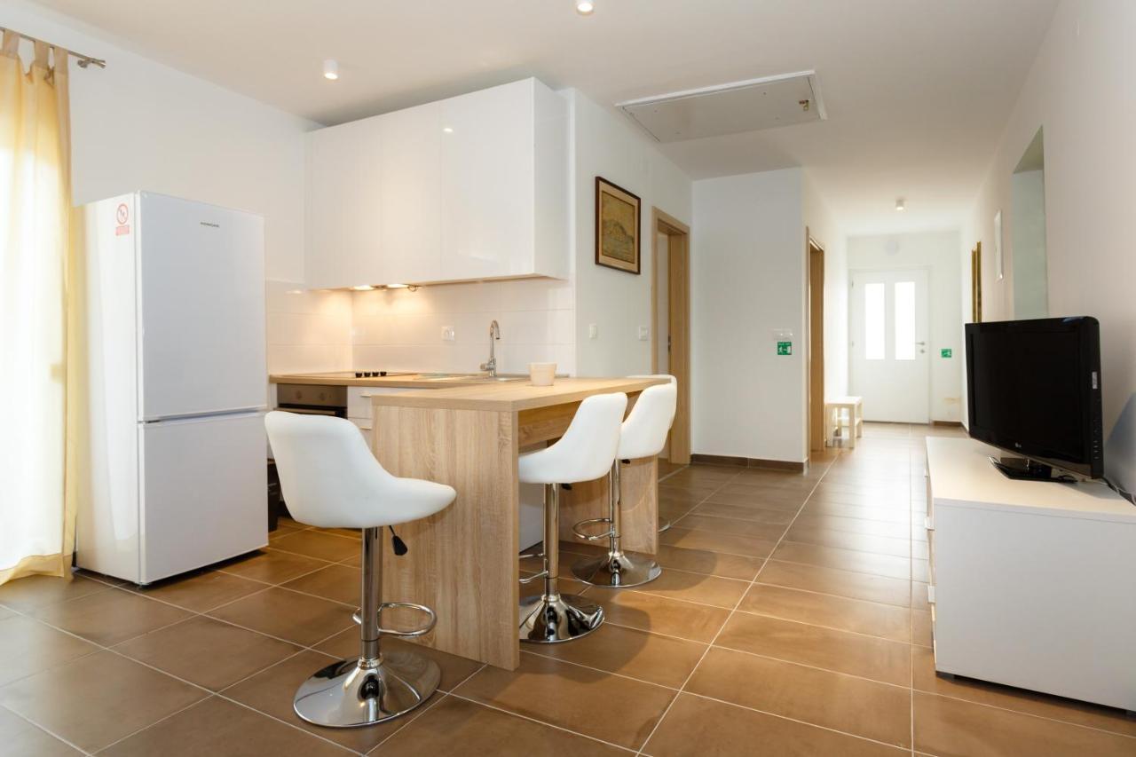 Villa Mirela Apartment เวอร์บนิค ภายนอก รูปภาพ