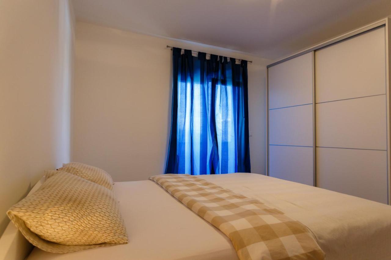Villa Mirela Apartment เวอร์บนิค ภายนอก รูปภาพ