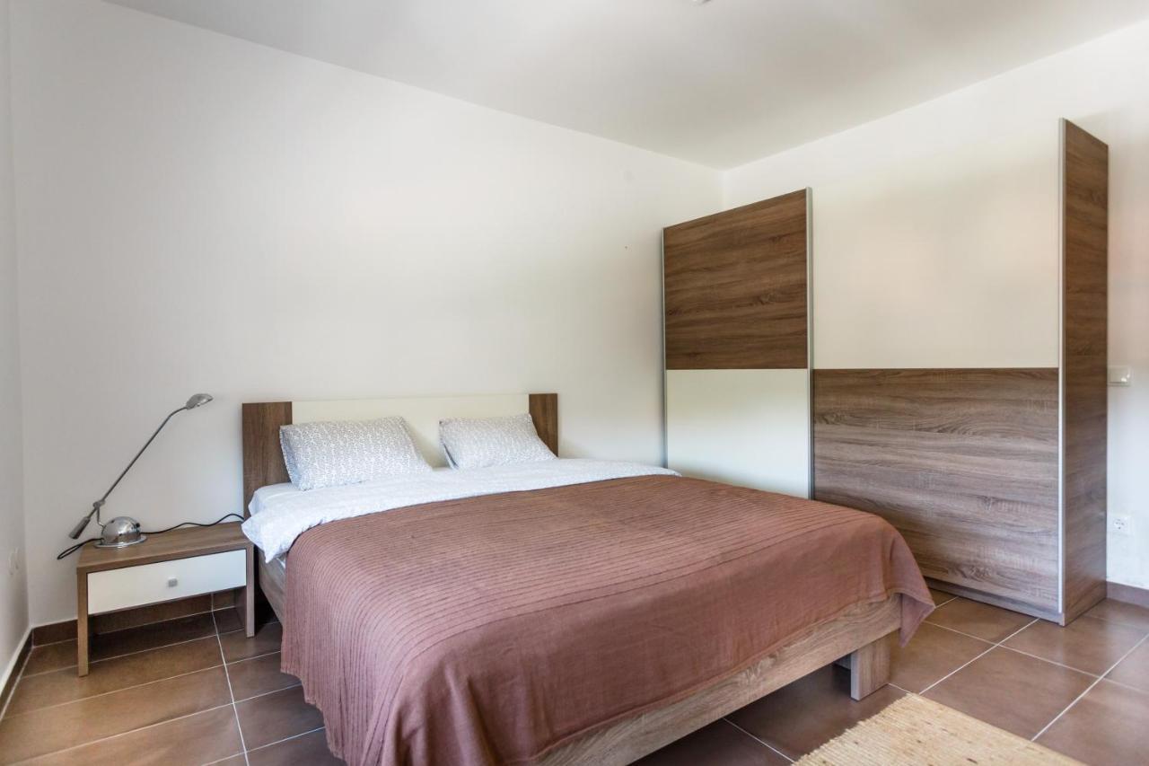Villa Mirela Apartment เวอร์บนิค ภายนอก รูปภาพ