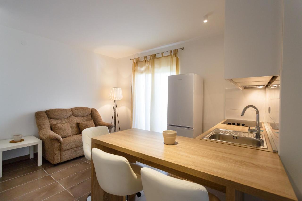 Villa Mirela Apartment เวอร์บนิค ภายนอก รูปภาพ