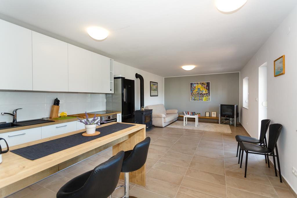 Villa Mirela Apartment เวอร์บนิค ภายนอก รูปภาพ