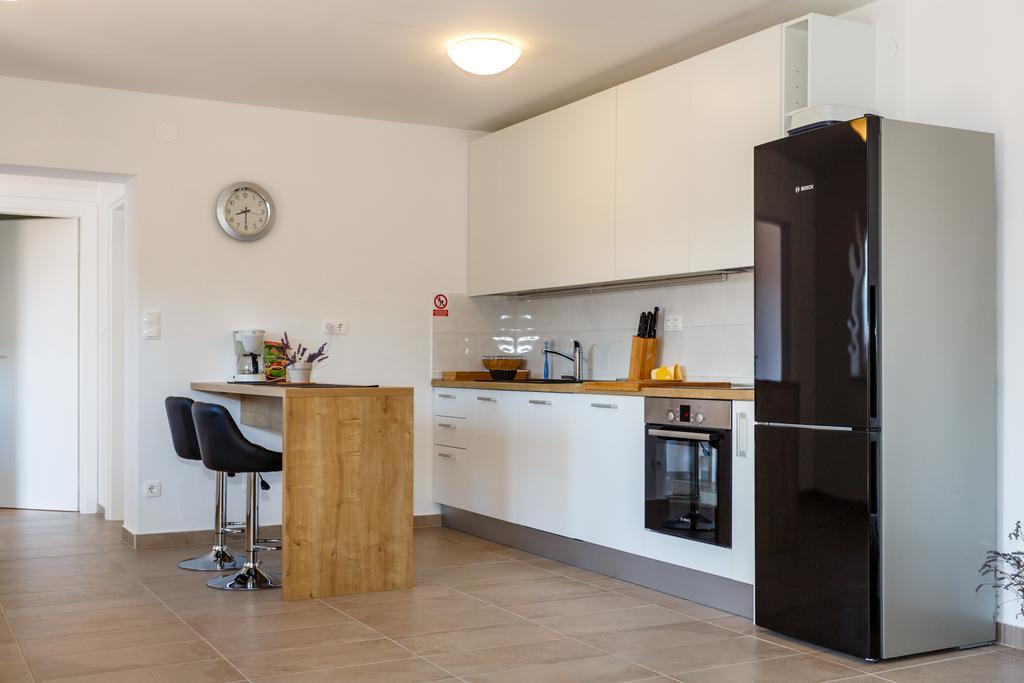 Villa Mirela Apartment เวอร์บนิค ภายนอก รูปภาพ
