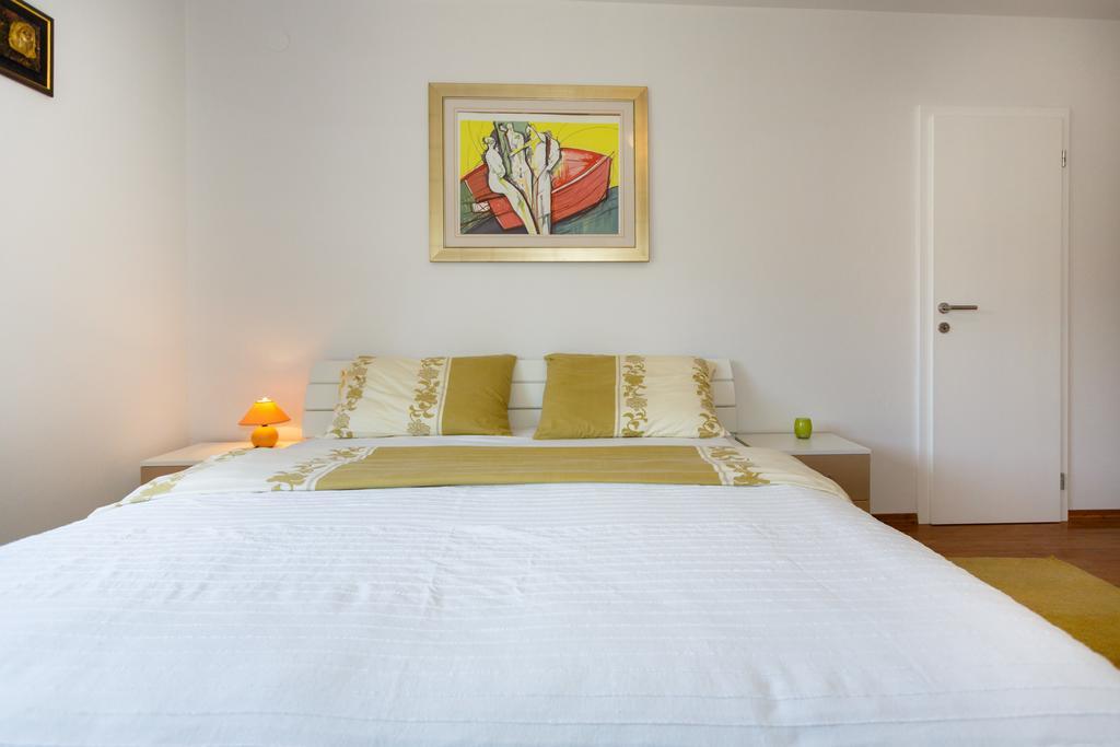 Villa Mirela Apartment เวอร์บนิค ภายนอก รูปภาพ