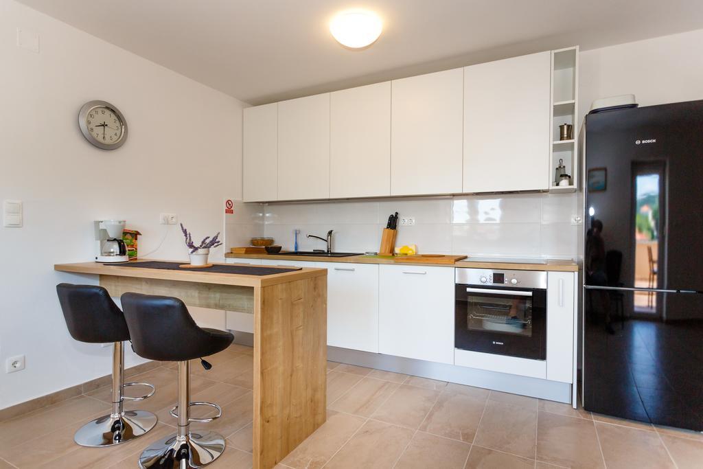 Villa Mirela Apartment เวอร์บนิค ภายนอก รูปภาพ