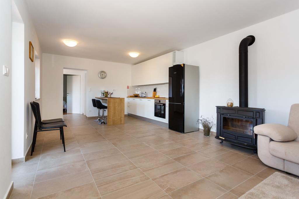 Villa Mirela Apartment เวอร์บนิค ภายนอก รูปภาพ